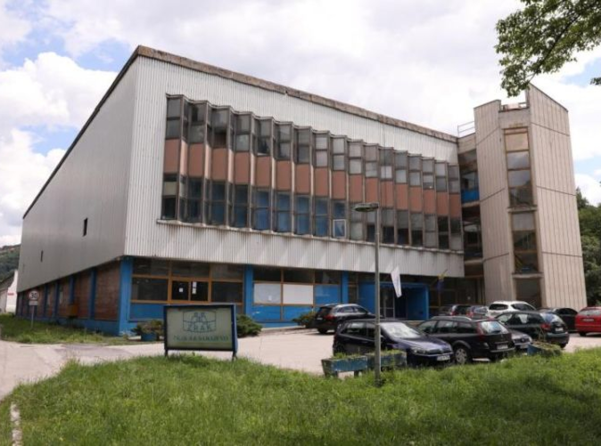 ZAŠTO JE ZRAK U STEČAJU: Ogromni dugovi, kupovane nepotrebne mašine, radnici otpušteni, zaposleni penzioneri