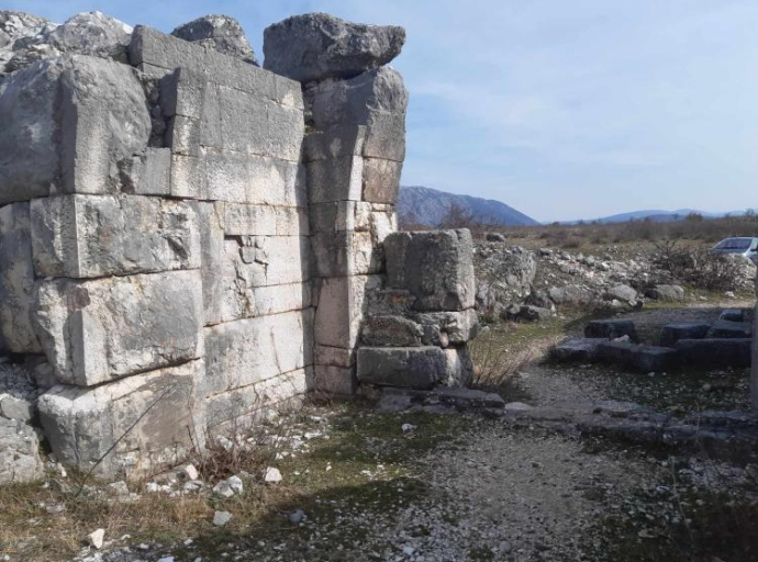 Neodgovorni pojedinci detektorima metala uništavaju arheološka nalazišta, a brojno blago završi van države