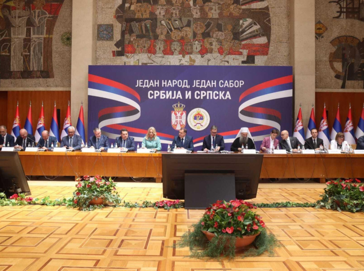 Ćirilično dešavanje naroda