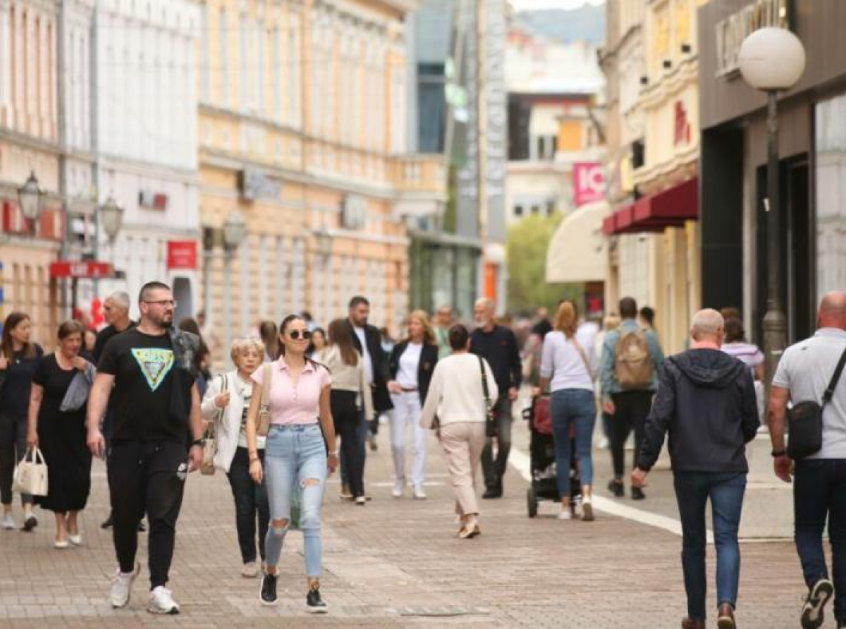 Jača uticaj konzervativnih udruženja u RS: Zakone kroje antivakseri i "lovci na vještice"
