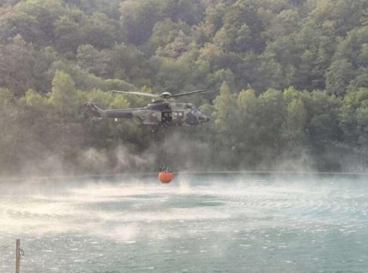 Helikopteri OSBiH od jutros ponovo aktivni na gašenju požara