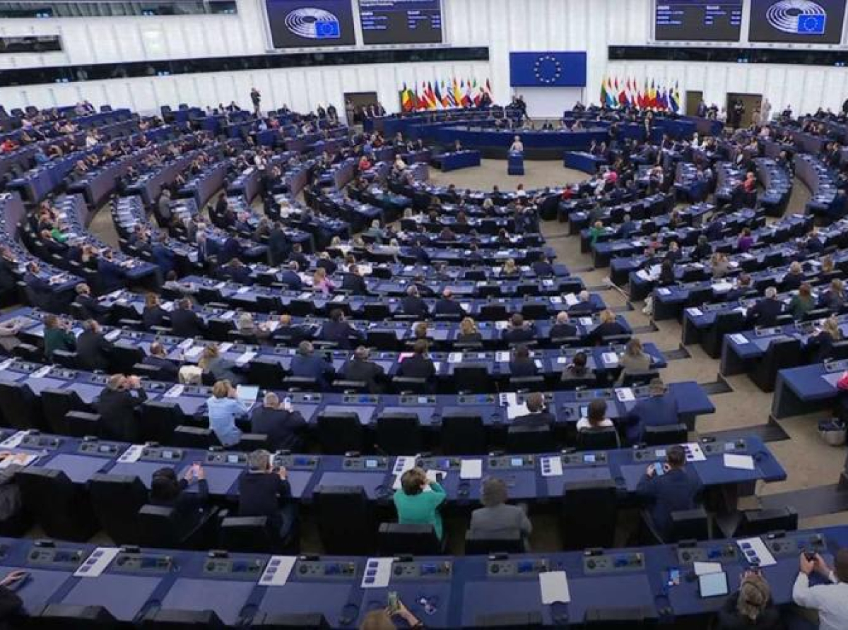 Ljevičari u Evropskom parlamentu Orbanu zapjevali "Bella Ciao"