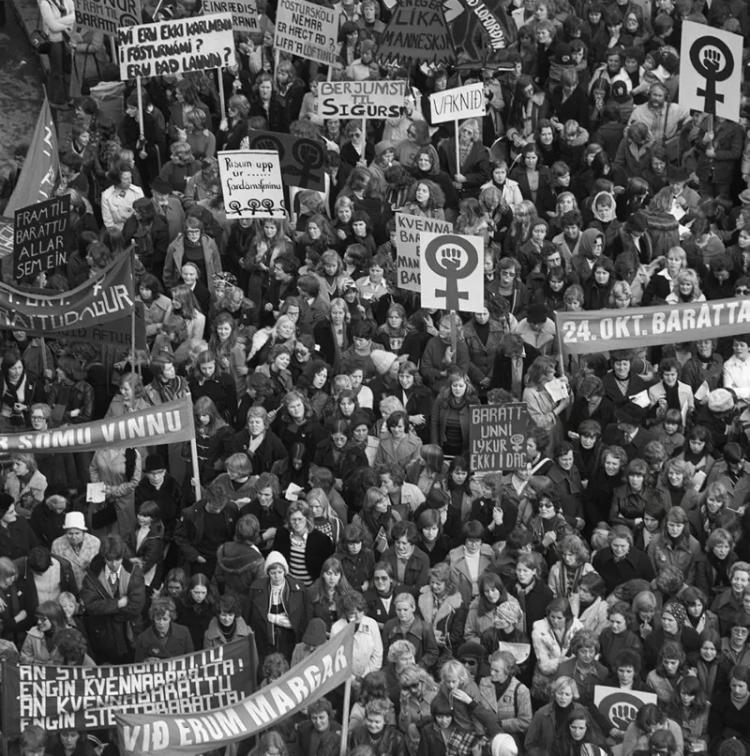 crowd1.jpg