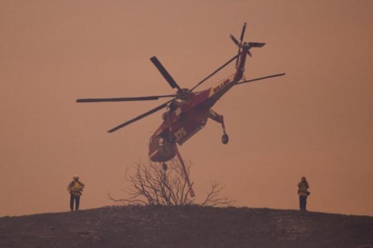 helikopter gasi požar AFP Getty Images North America David McNew e1524568719981