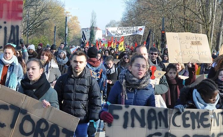 large 1024px Manif d fense des retraites jeudi 5 d cembre 2019 Besan on Toufik de Planoise
