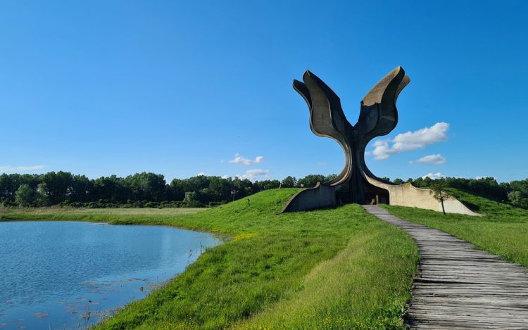 jasenovac spomenik