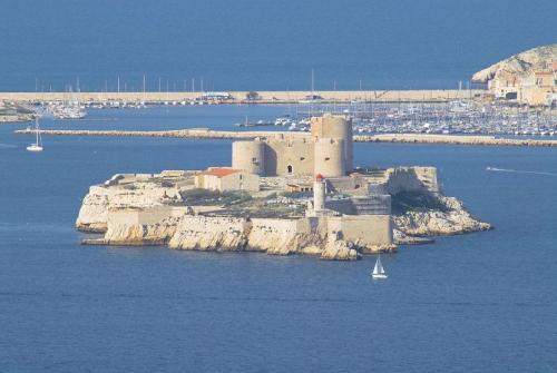 ifska tvrdjava kod obala marseja 830x0