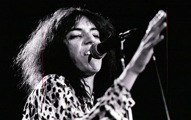 PattiSmithsingsatMilwaukeesOrientalTheatrein1978