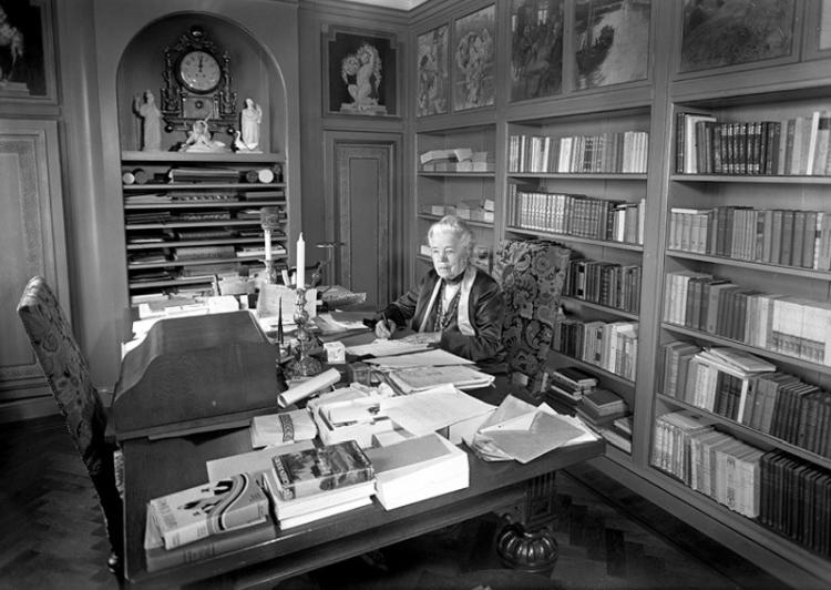 Selma Lagerlf i sitt arbetsrum