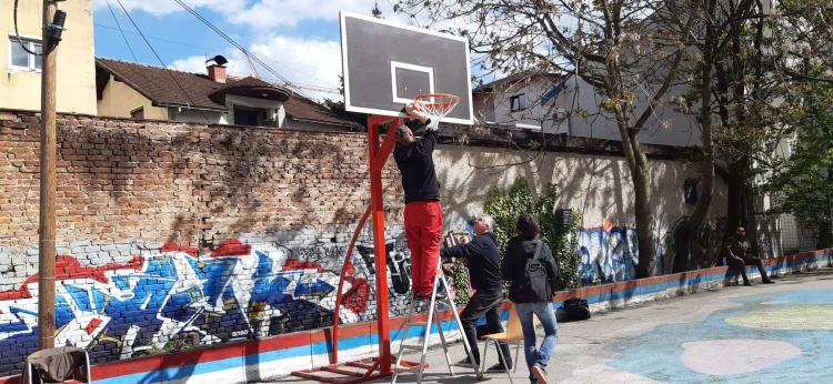 postavljanje koša građa foto impuls