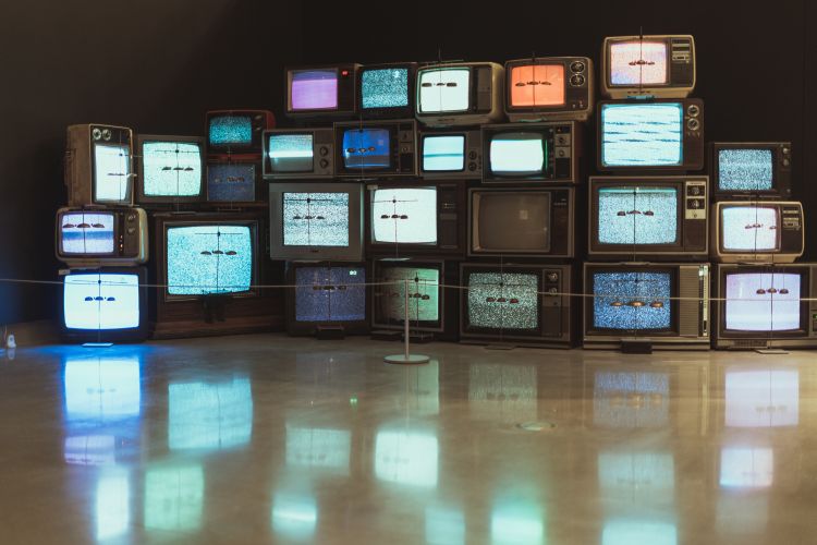 TV nabil saleh a5RK uk5Ej0 unsplash