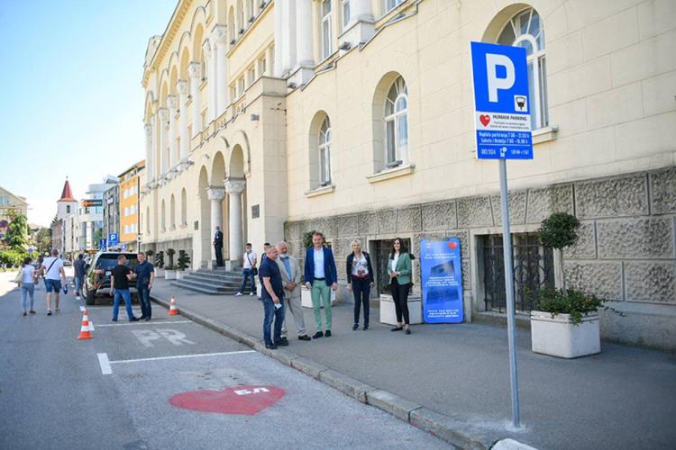 Humani parking