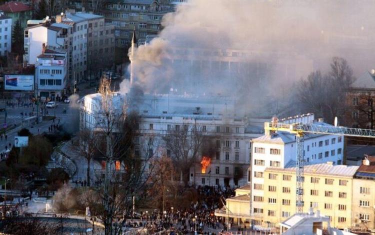 protesti februar 2014 sarajevo tuzla bih EPA7 696x436