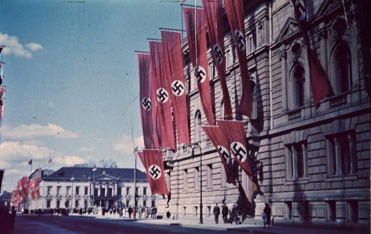 nacisticke zastave u berlinu